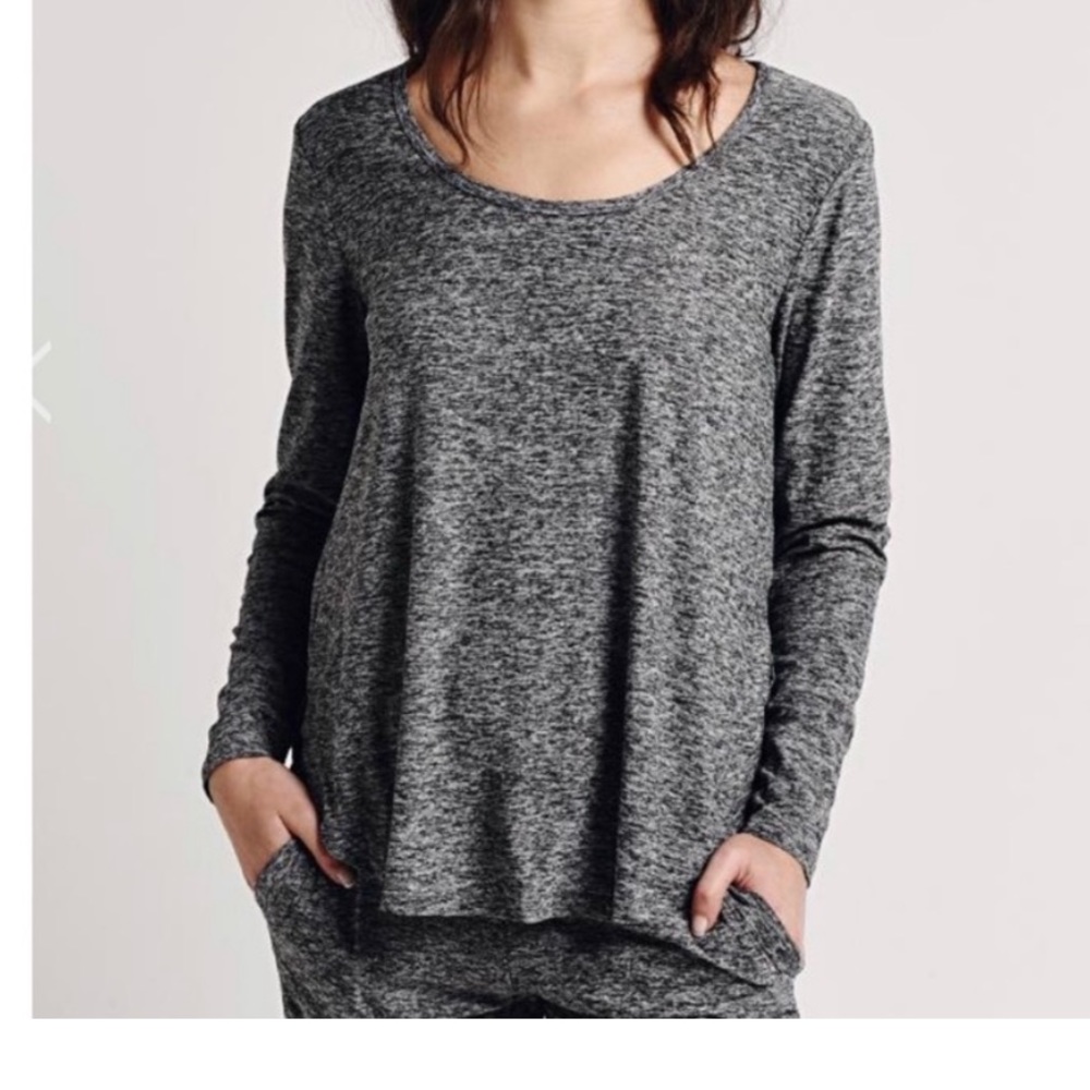 Beyond Yoga Scooped Long Sleeve Pullover Tee